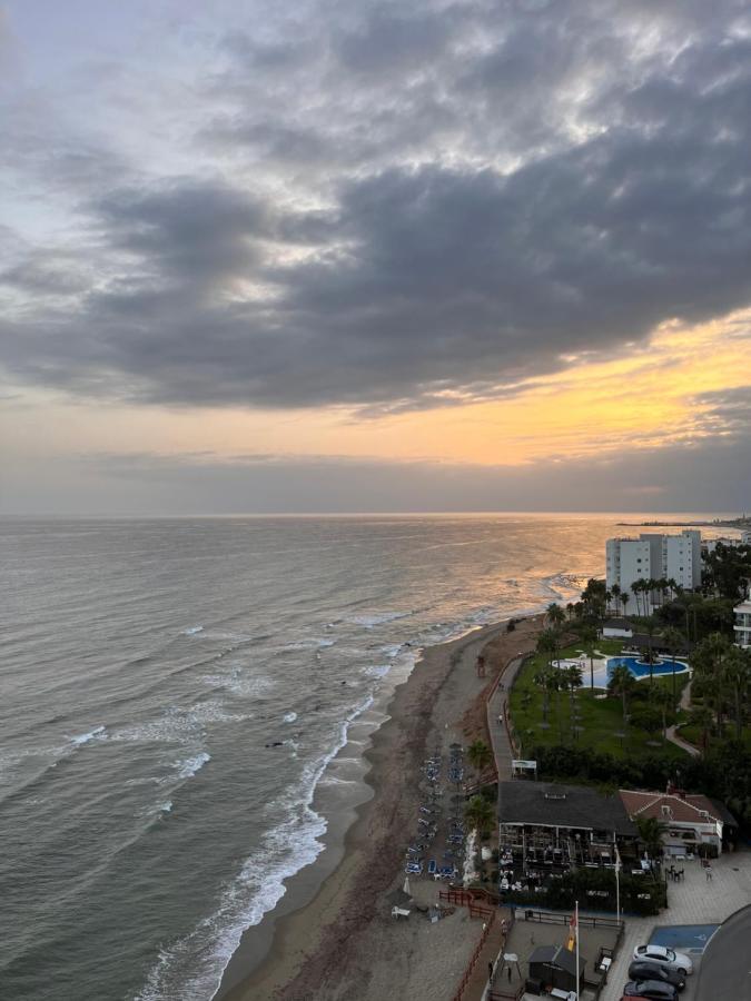 Апартаменти Studio On The Beach Front Малага Екстер'єр фото